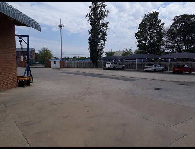 190M² WAREHOUSE TO LET IN SEBENZA